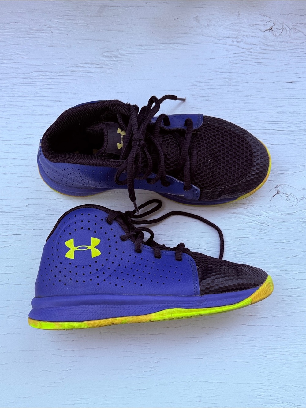 Under Armour Kids basketball Athletic Sneakers Sz 2.5Y